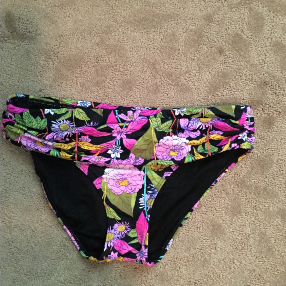 NWOT Victoria’s Secret Heavenly Bikini Bottoms
